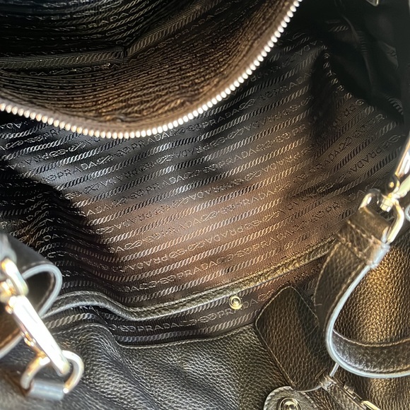 Woman’s Prada bag black large leather zipper - Picture 11 of 16